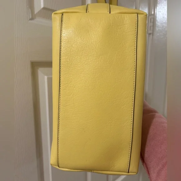 Coach❤️Legacy Medium Duffle Two Way Yellow  Shoulder Bag 2012 19889 *Callout* - Picture 8 of 14